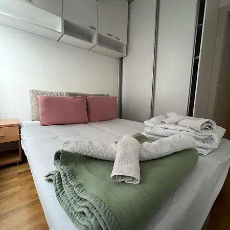 Апартаменти Cozy View Urban Garden